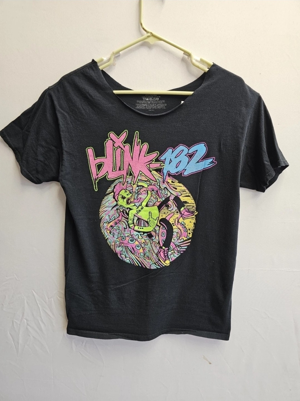 Blink 182 - Overboard Event - Black T-shirt Custom Cropped Women's Size Medium